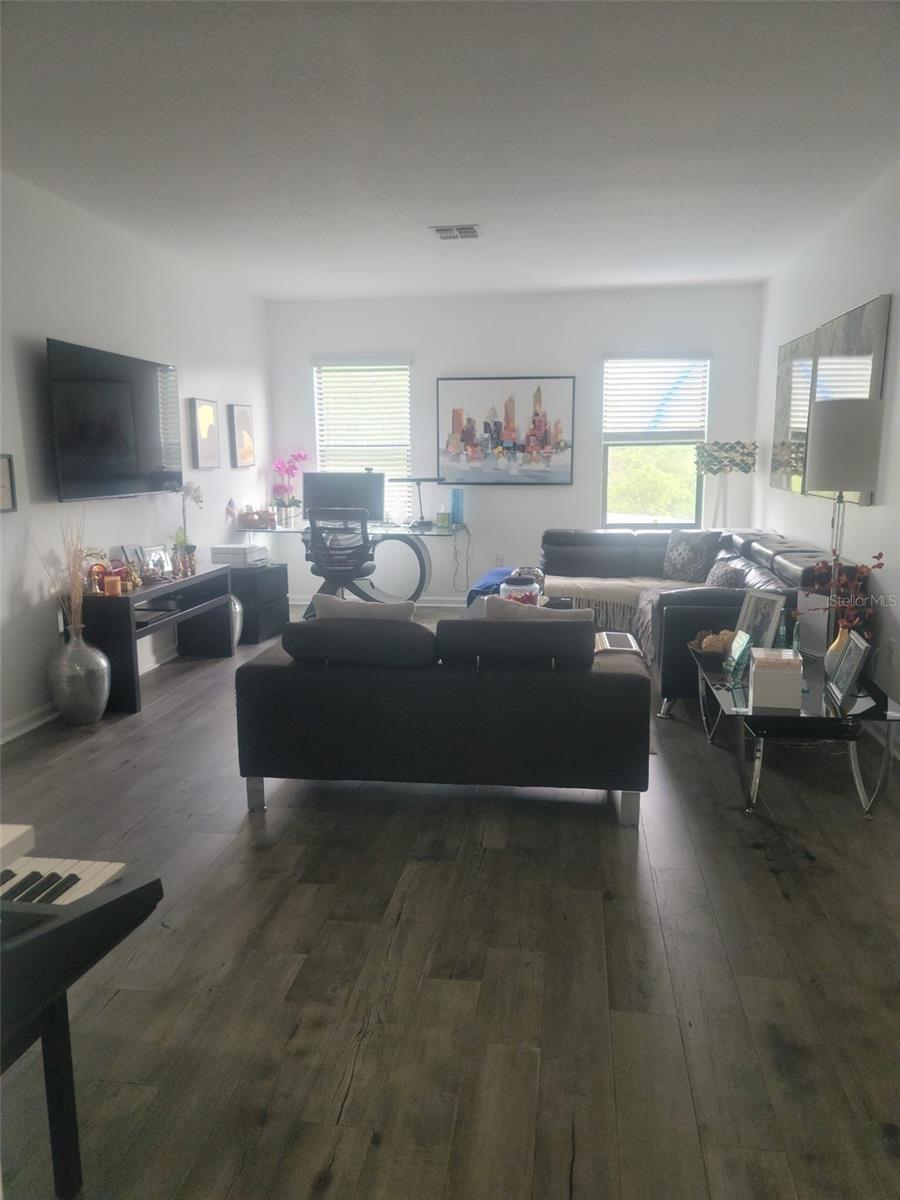 VERANDA PALMS PH 2A - Residential Lease