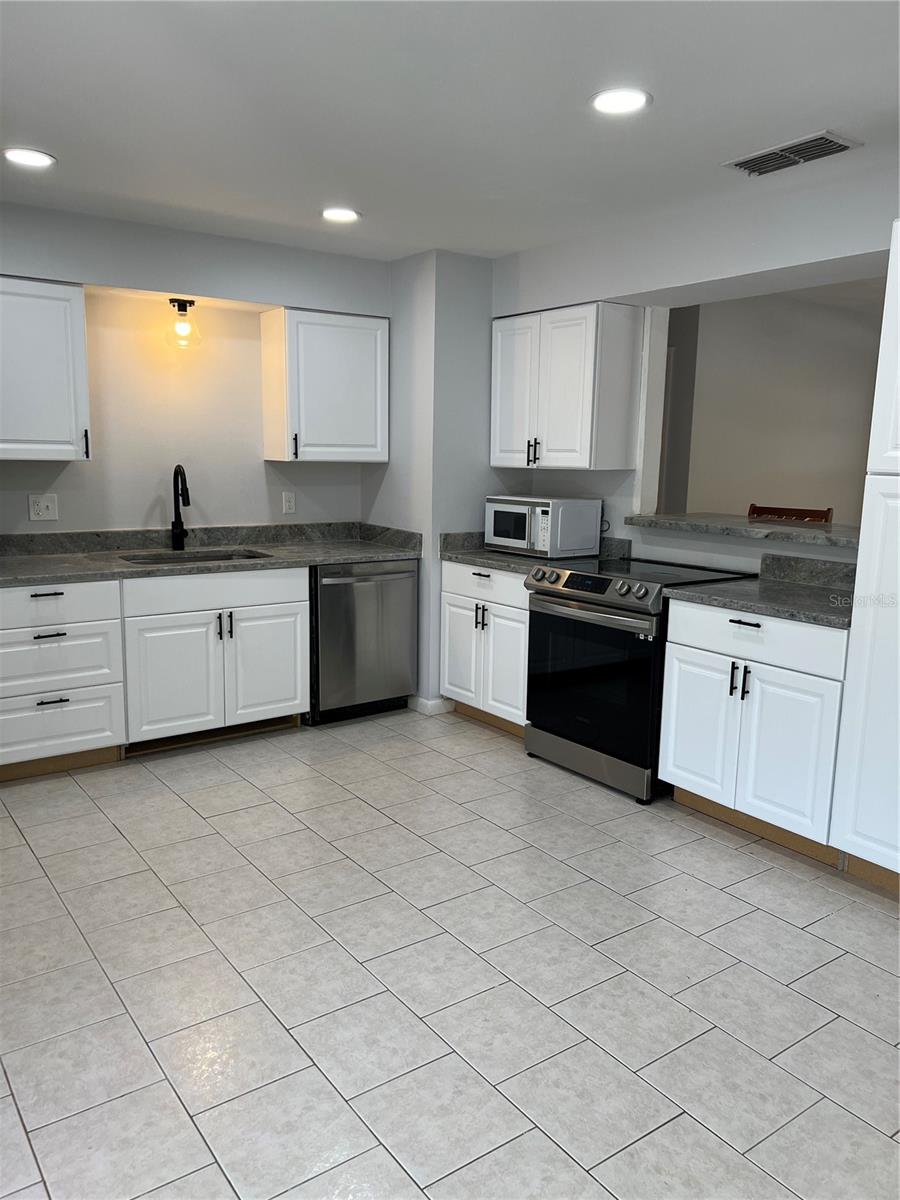 261 DELEON ROAD