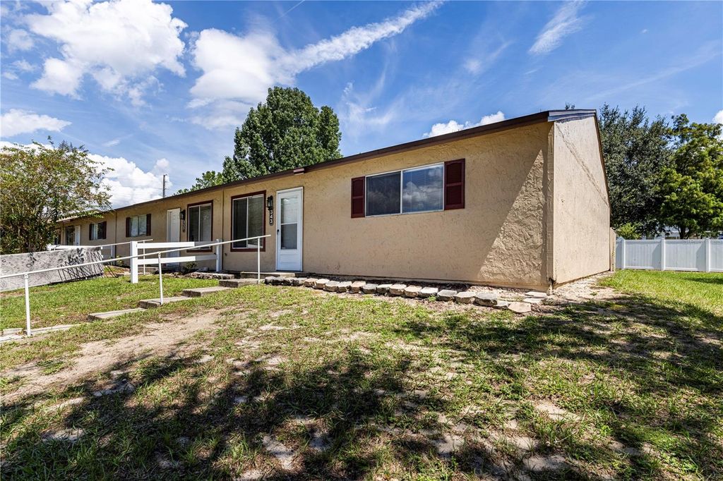 Photo of 343 E Rosewood Lane #343, Tavares, FL 32778 (MLS # G5102384)