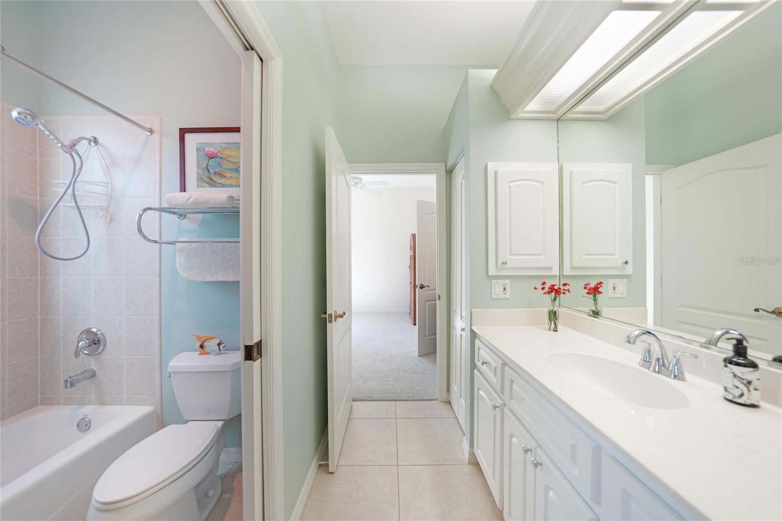 THE LAKES OF JACARANDA UNIT 5 - Residential