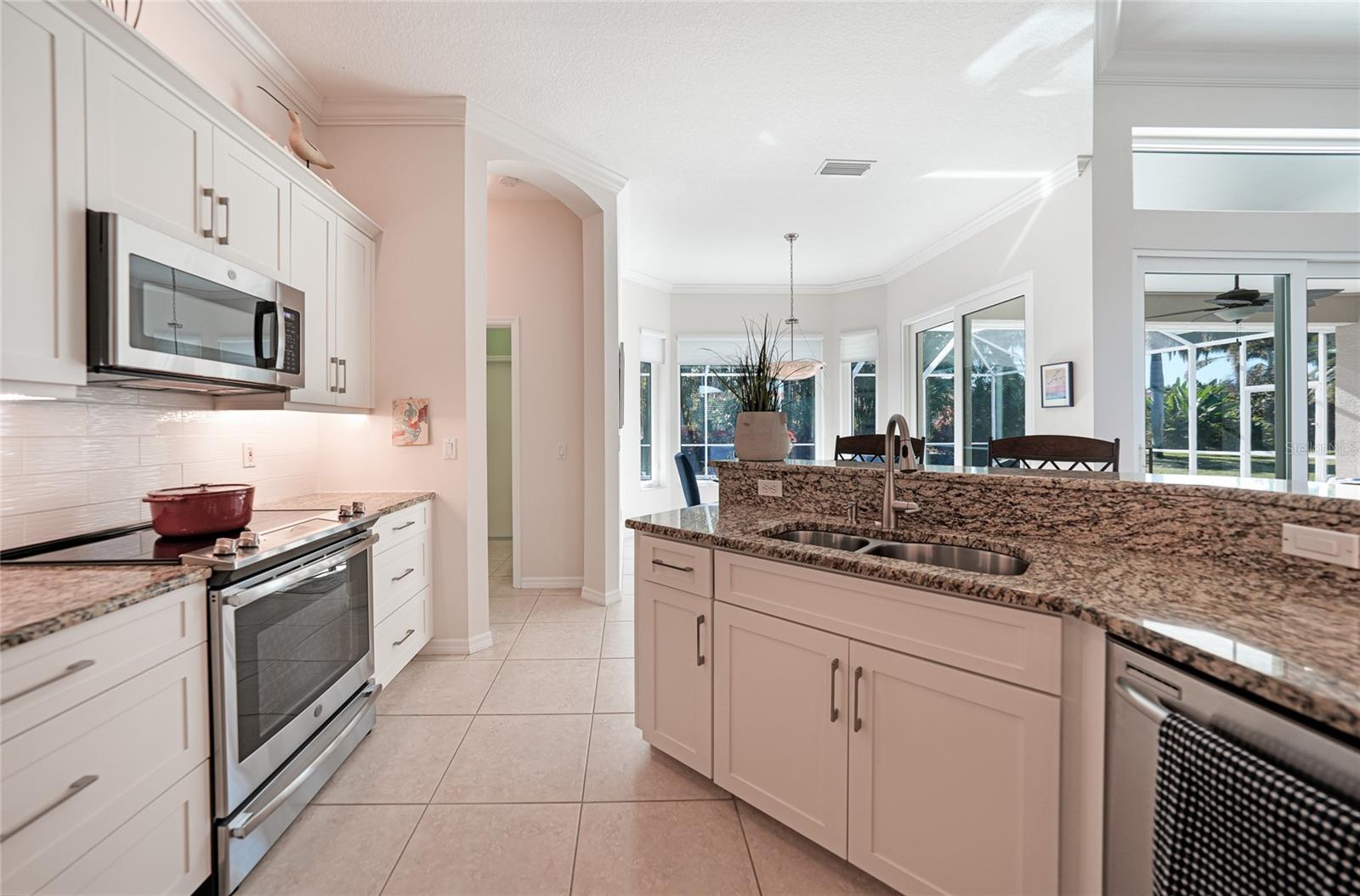 THE LAKES OF JACARANDA UNIT 5 - Residential