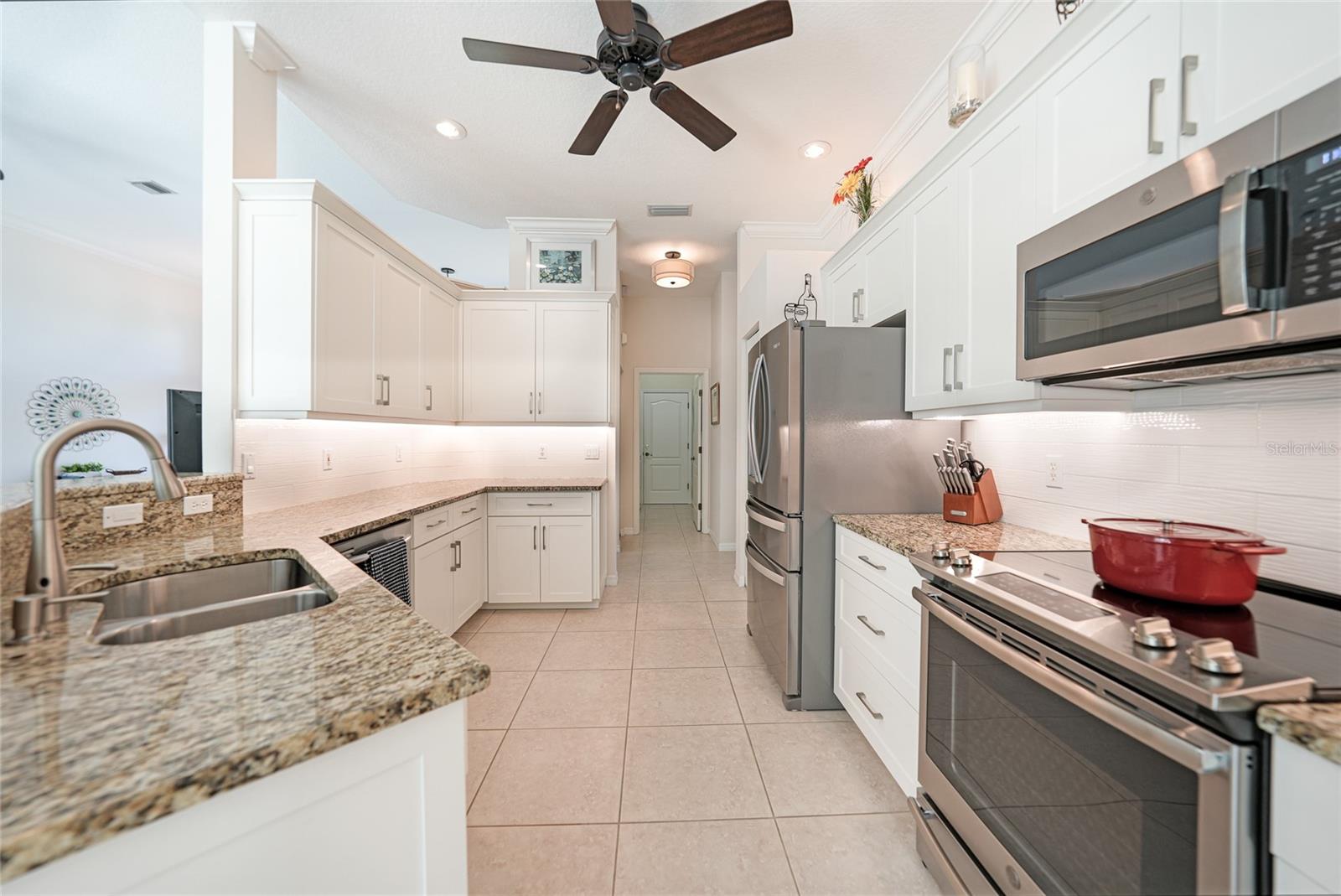 THE LAKES OF JACARANDA UNIT 5 - Residential