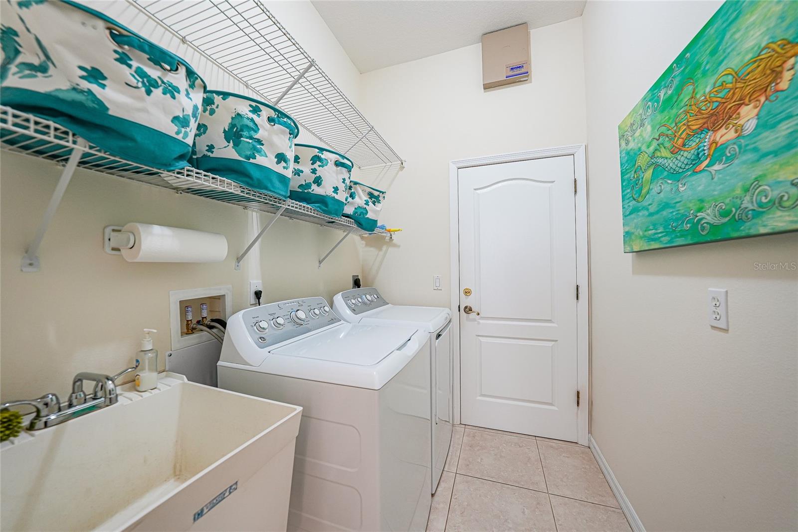 THE LAKES OF JACARANDA UNIT 5 - Residential