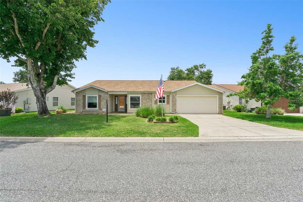 Photo of 5081 El Destino Drive, Leesburg, FL 34748 (MLS # G5113375)