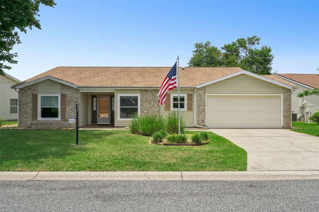 Photo of 5081 El Destino Drive, Leesburg, FL 34748 (MLS # G5113375)