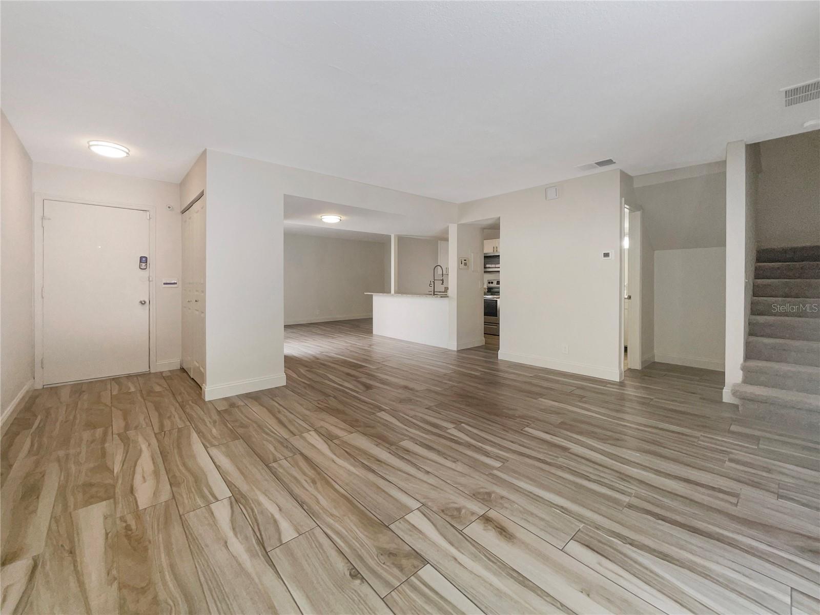 1052 LONGFELLOW CIRCLE