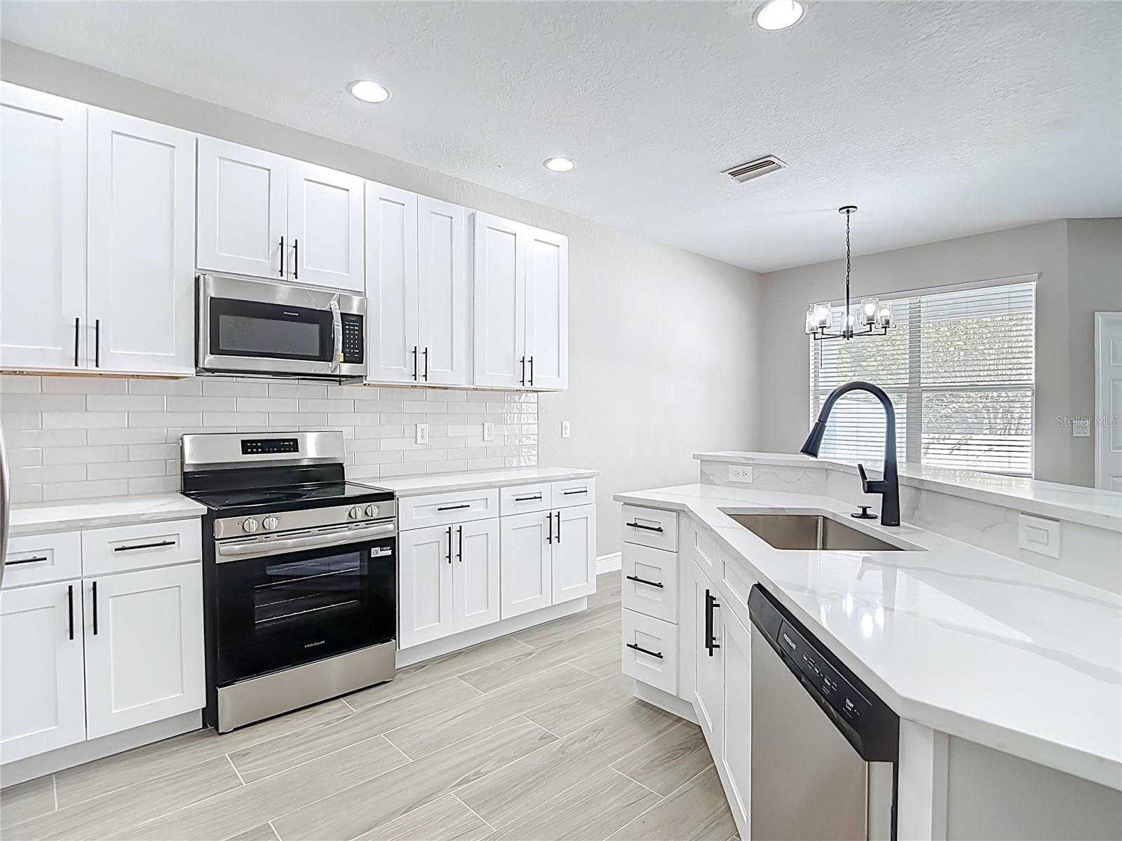 SUMMER GATE TWNHMS - Residential