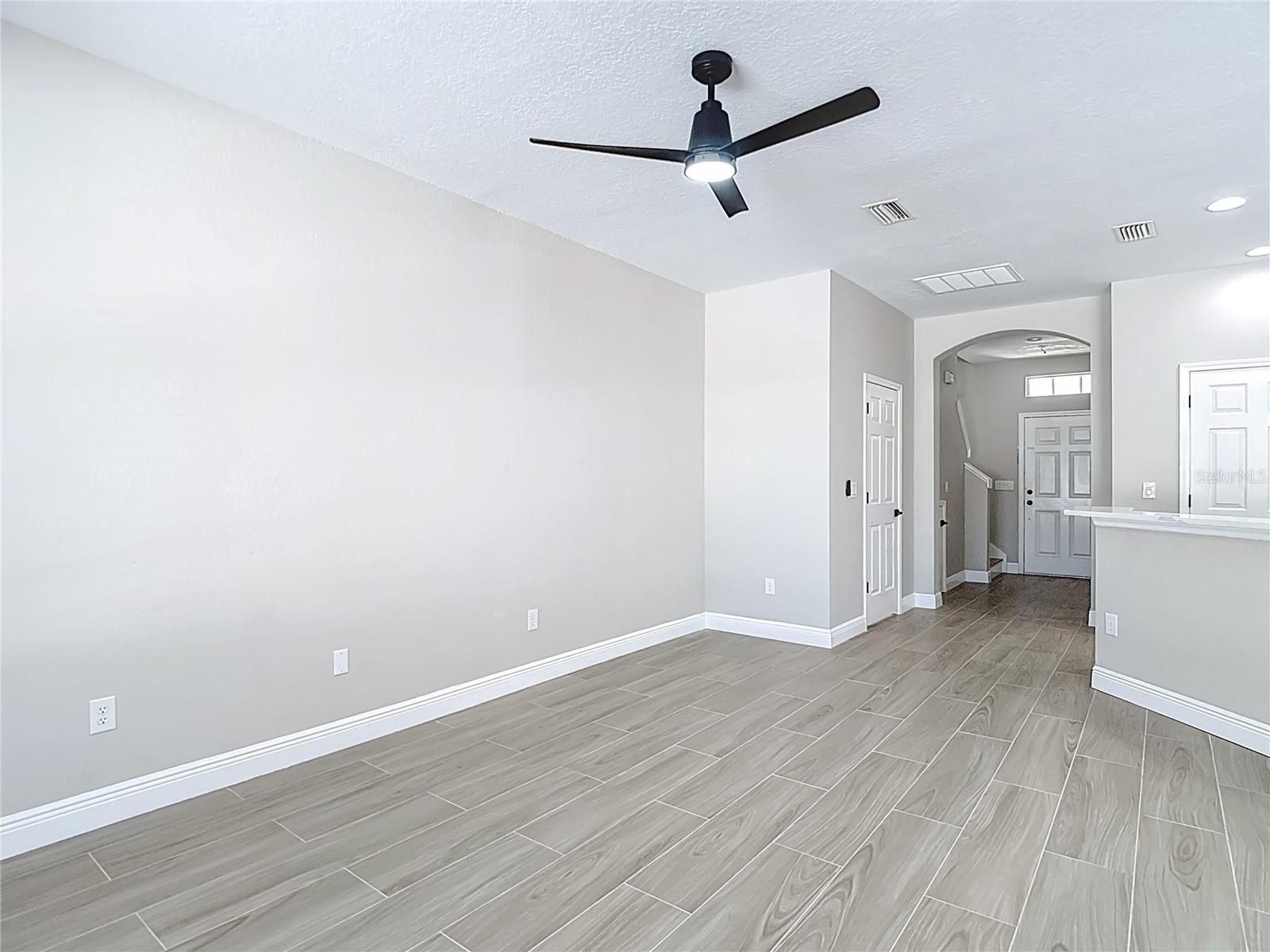 SUMMER GATE TWNHMS - Residential