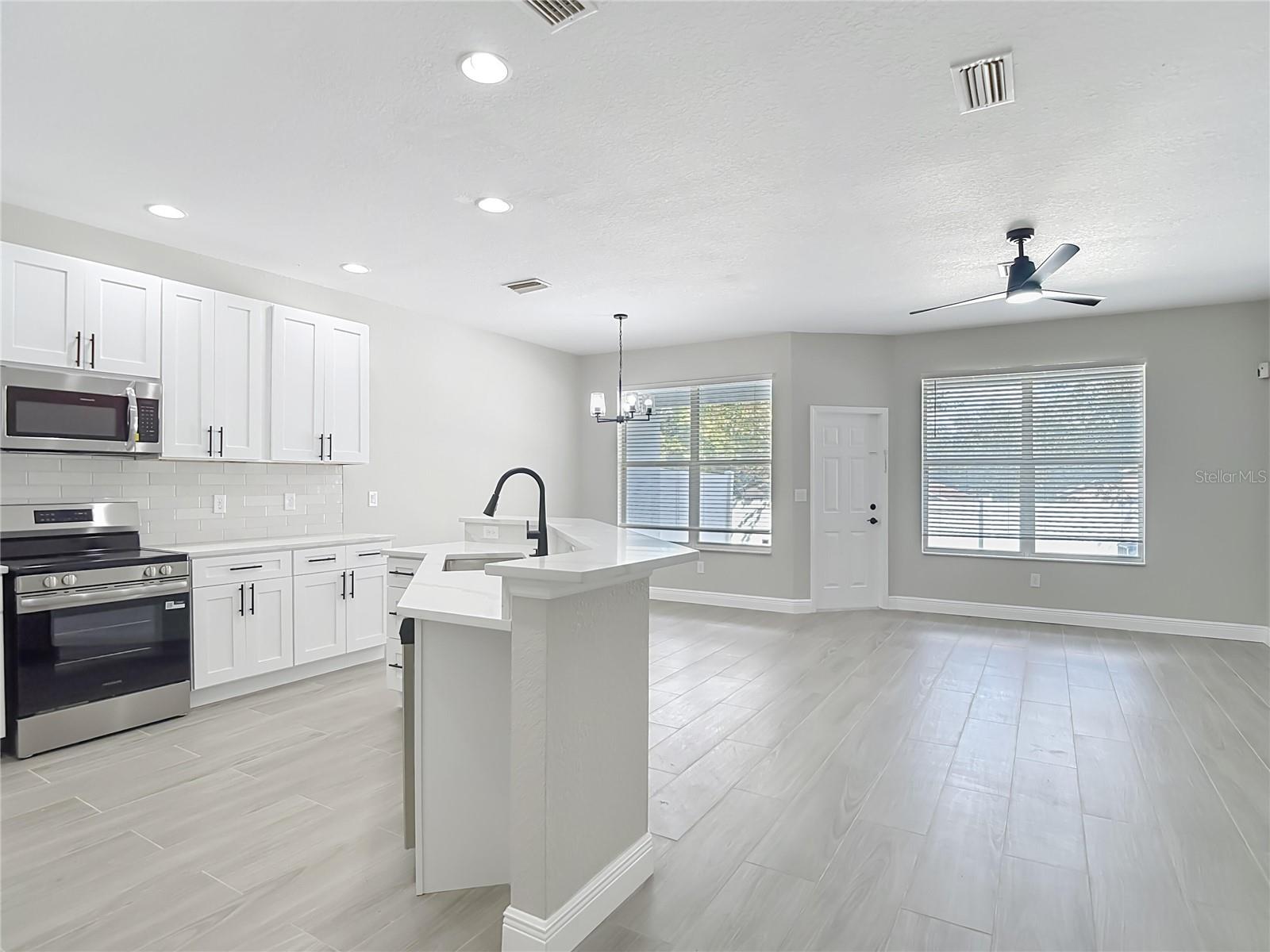 SUMMER GATE TWNHMS - Residential