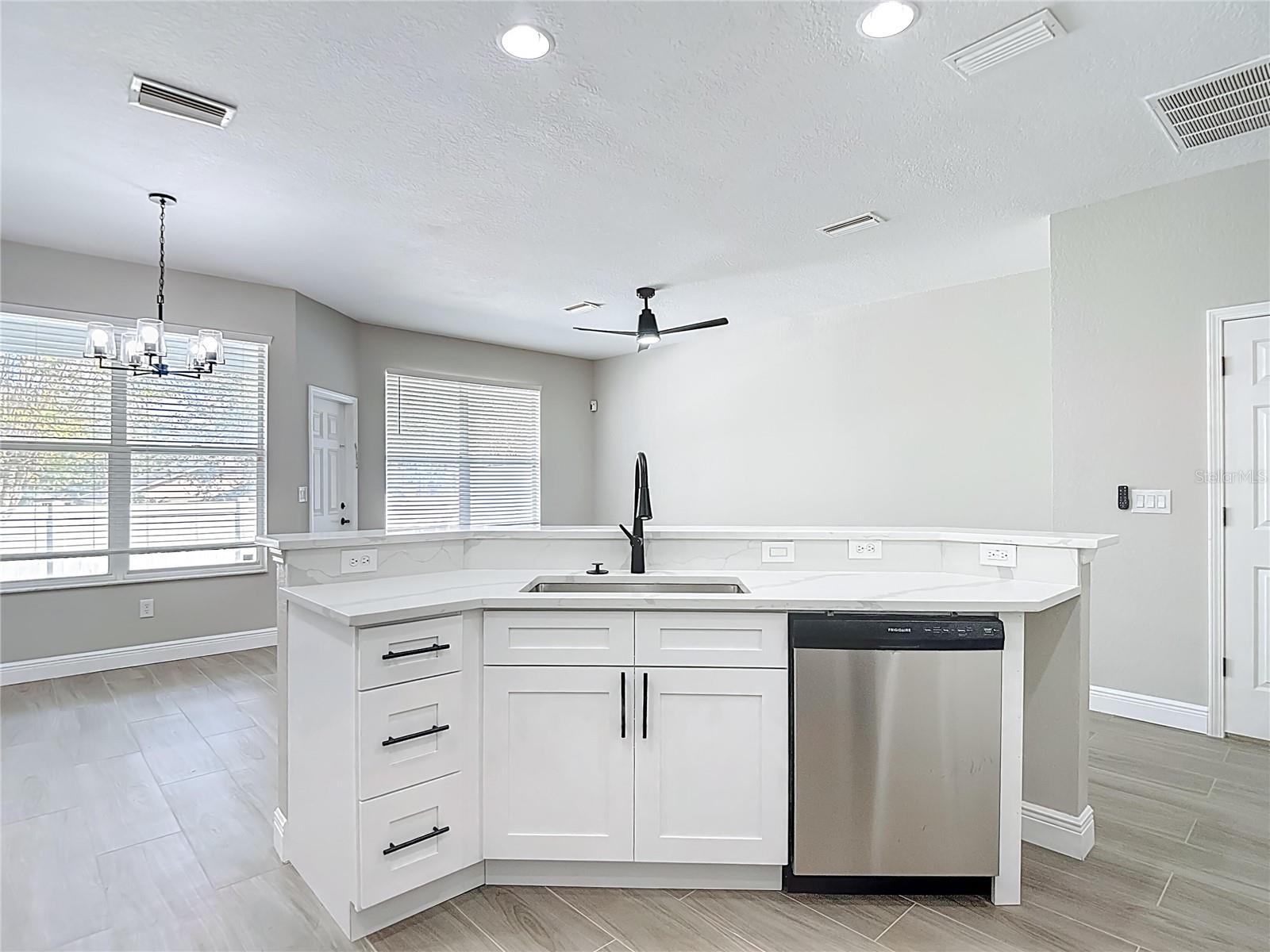 SUMMER GATE TWNHMS - Residential