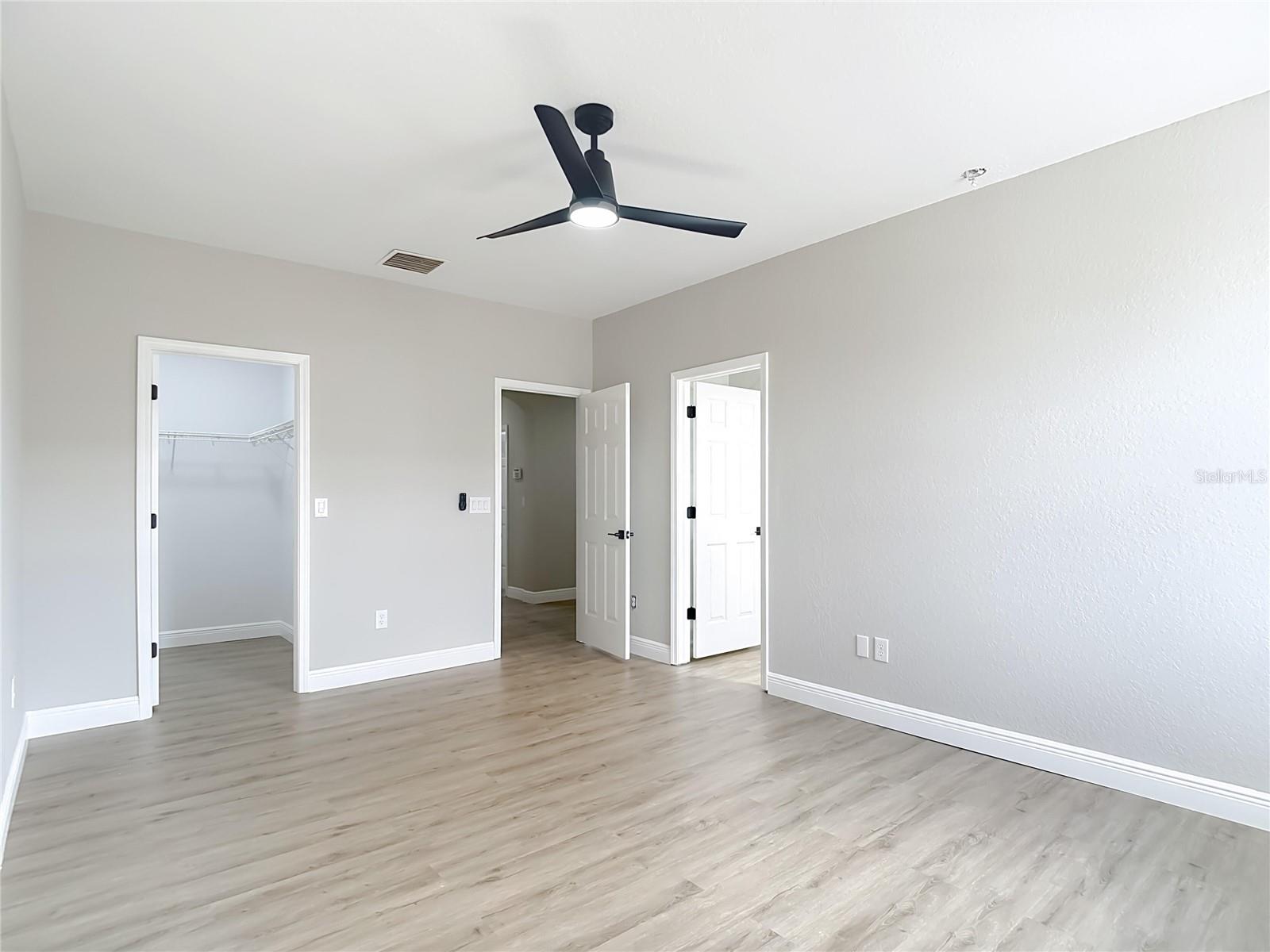 SUMMER GATE TWNHMS - Residential