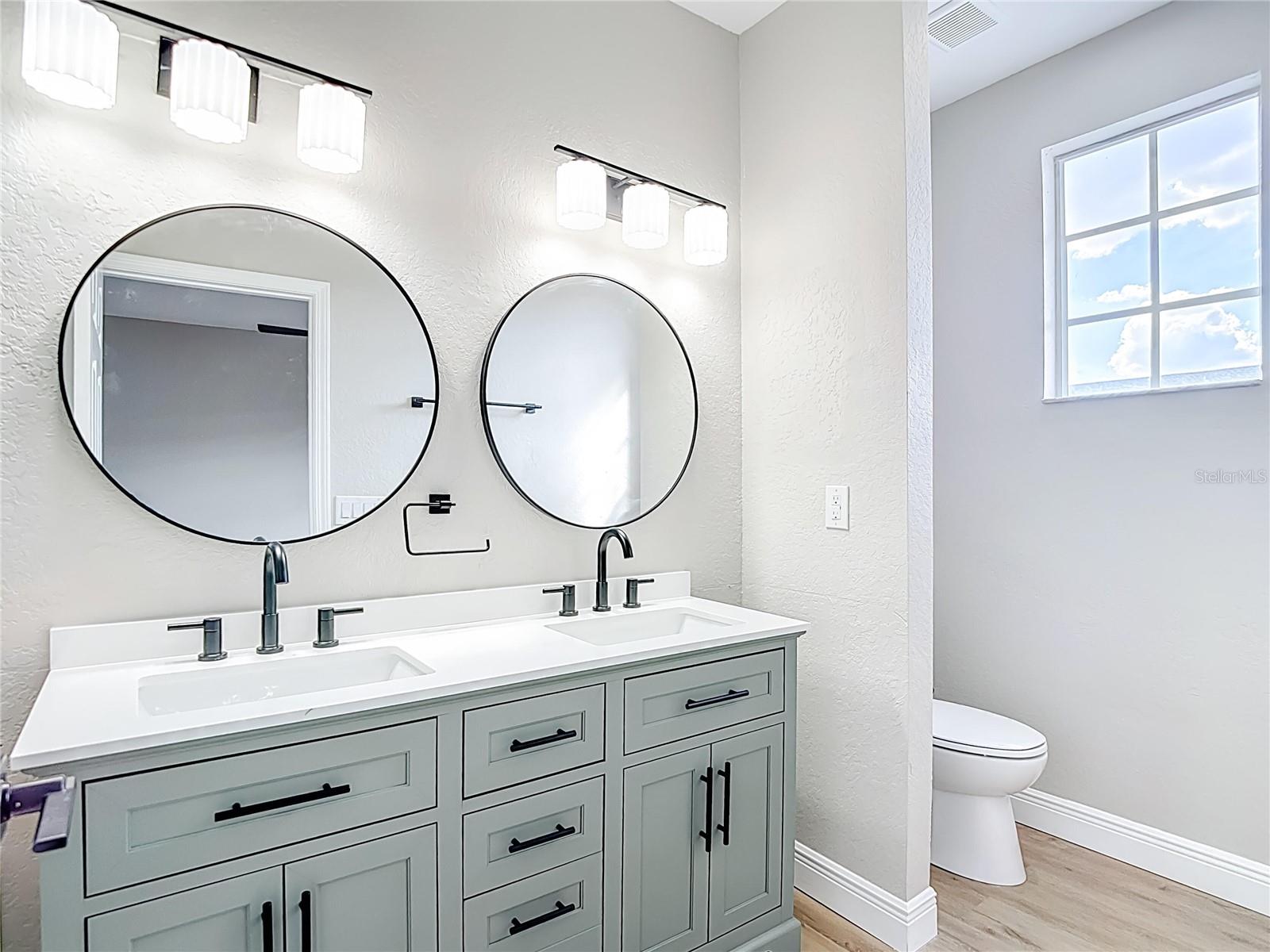 SUMMER GATE TWNHMS - Residential