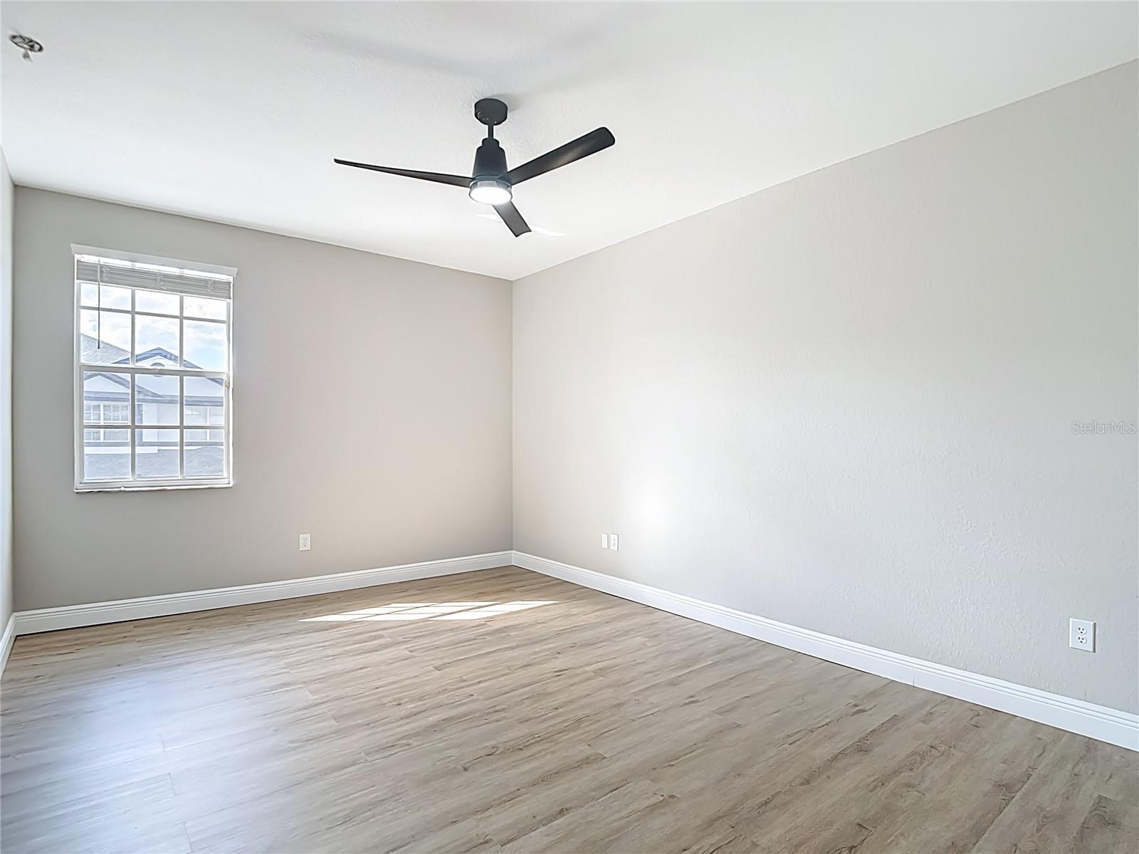 SUMMER GATE TWNHMS - Residential