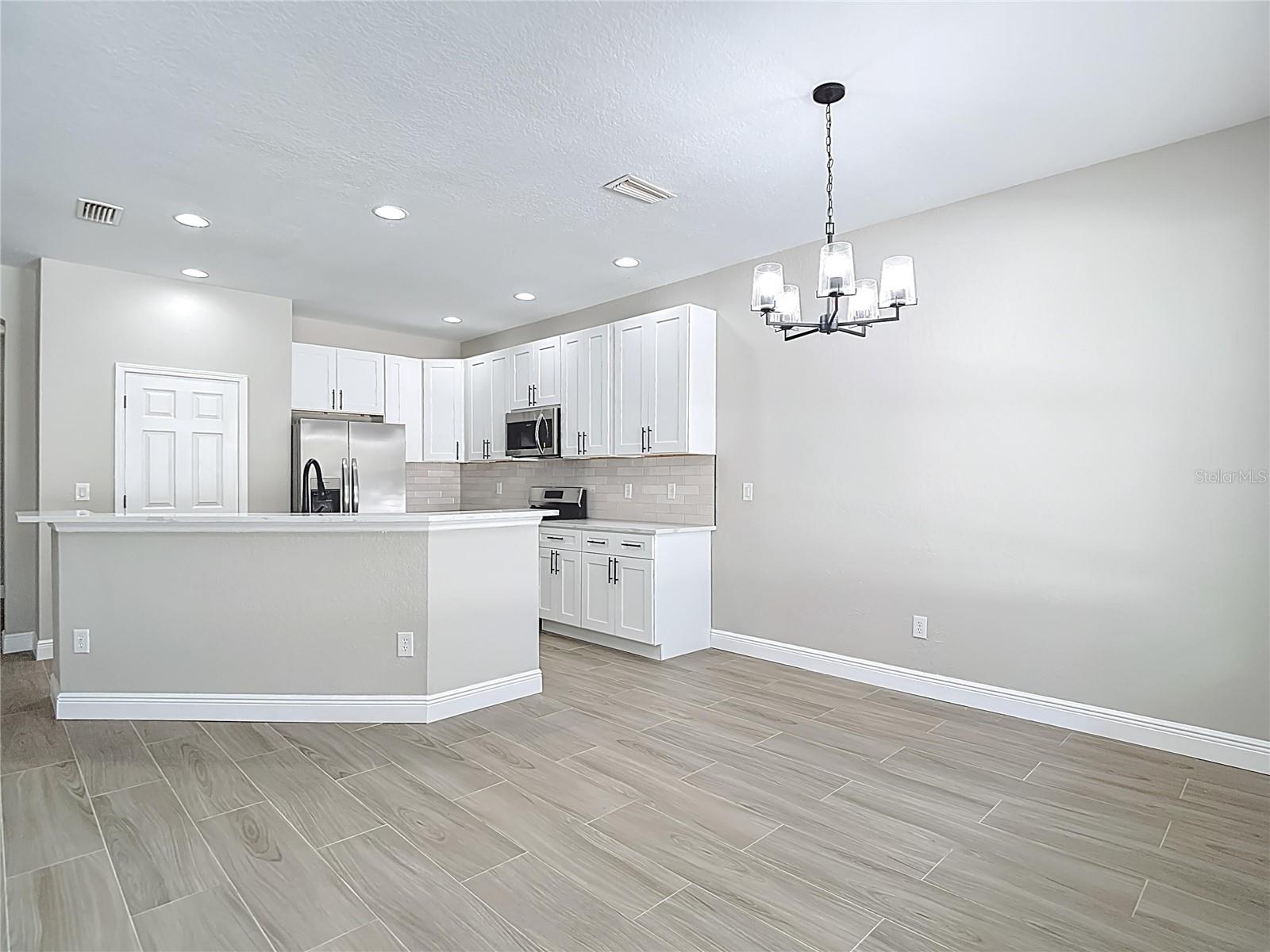 SUMMER GATE TWNHMS - Residential