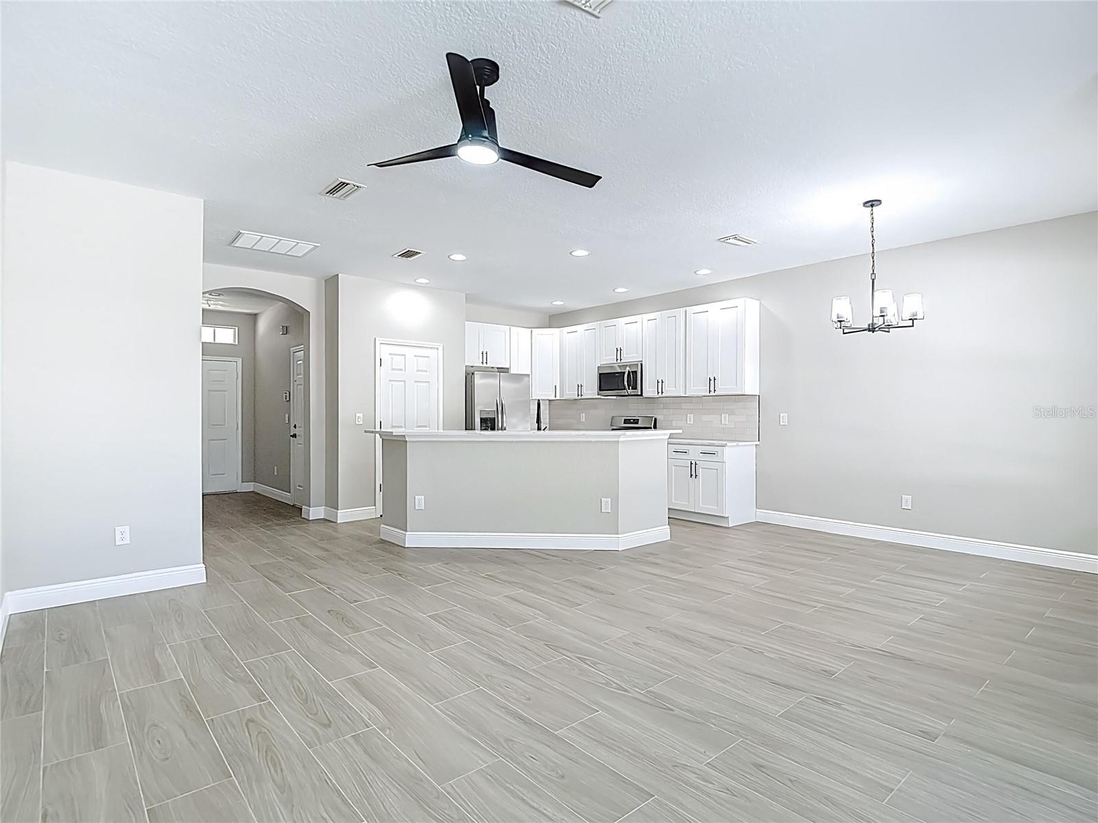 SUMMER GATE TWNHMS - Residential