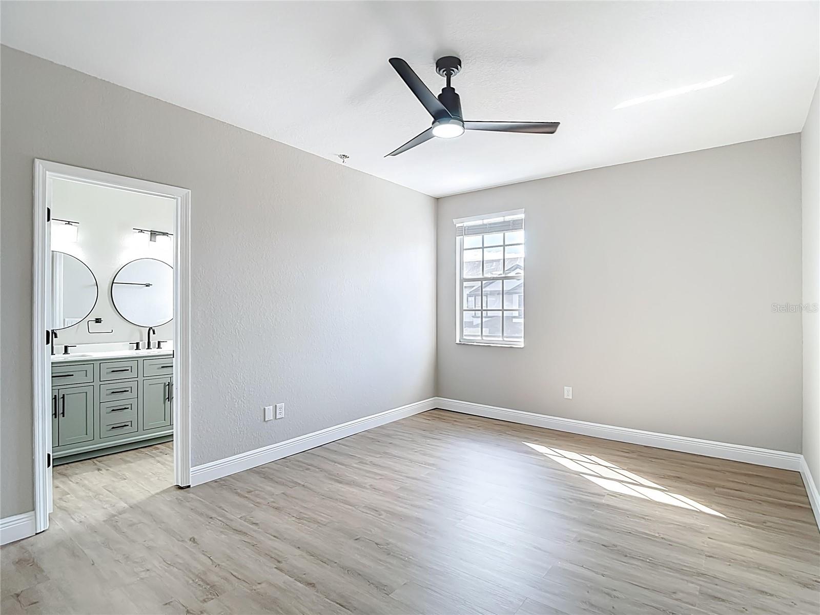 SUMMER GATE TWNHMS - Residential