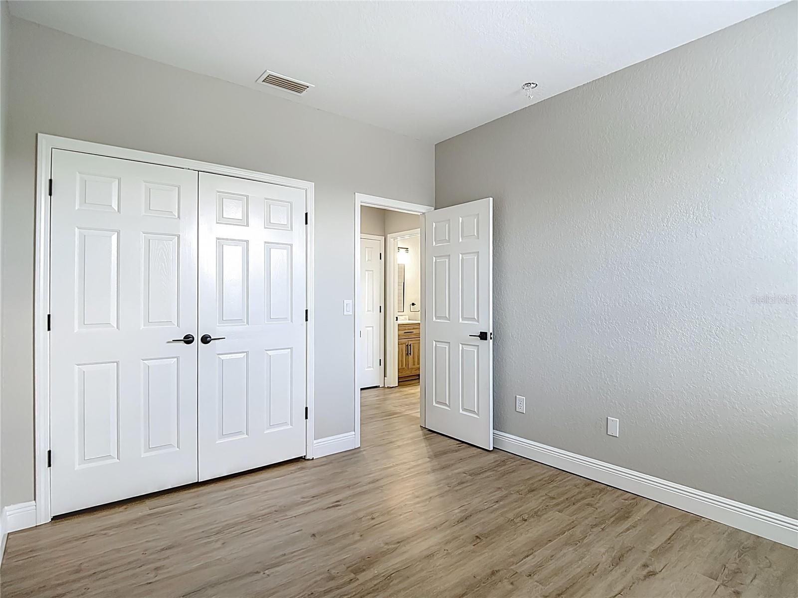 SUMMER GATE TWNHMS - Residential