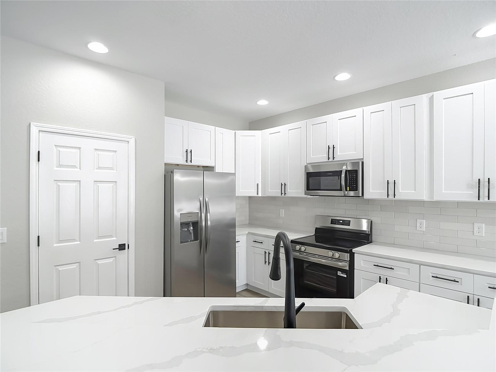 SUMMER GATE TWNHMS - Residential