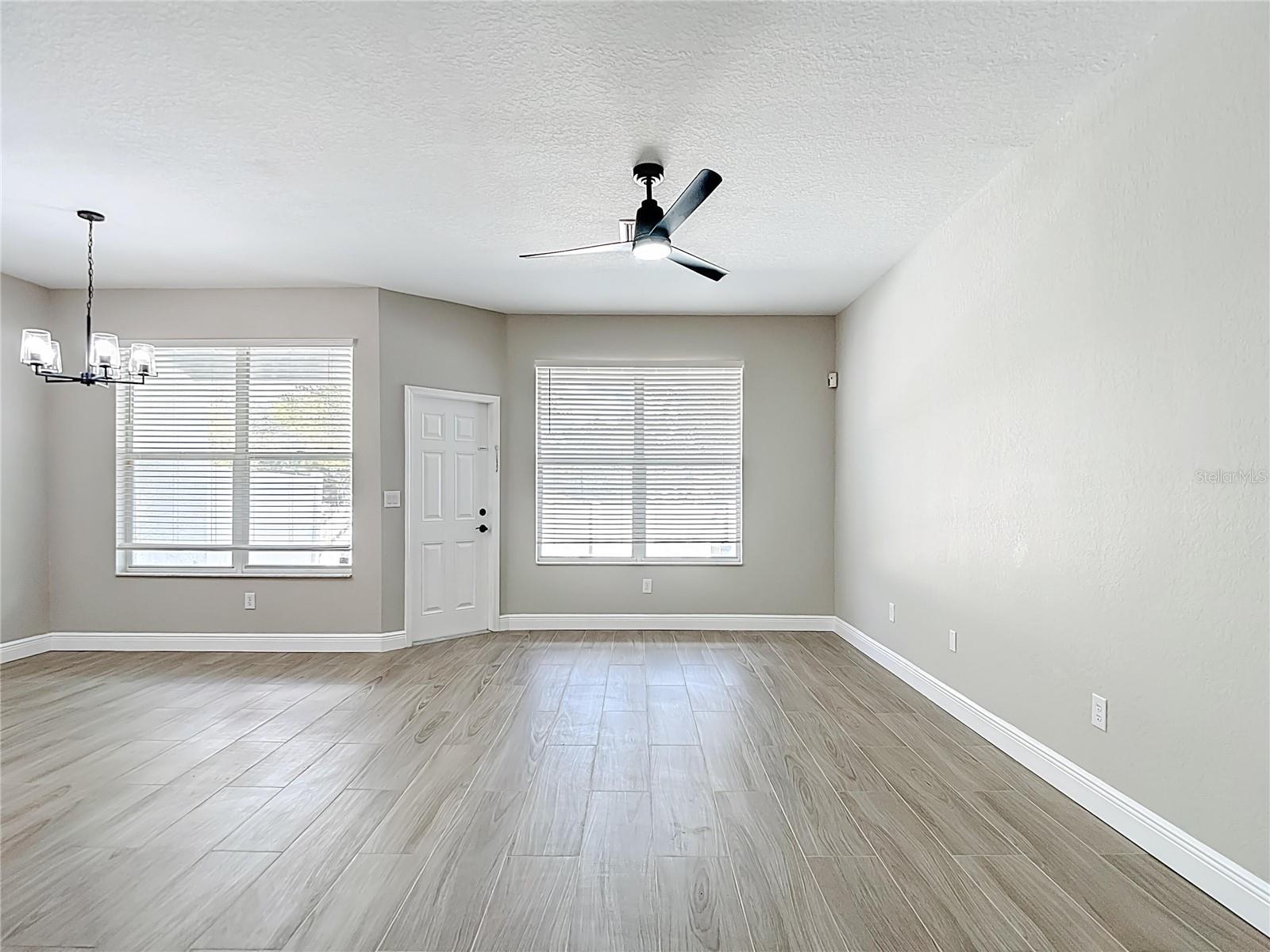 SUMMER GATE TWNHMS - Residential