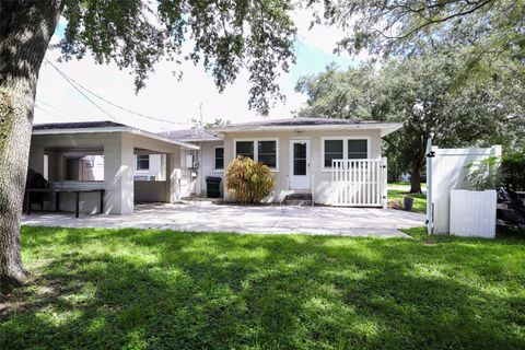 A home in LAKELAND