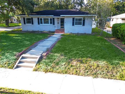 A home in LAKELAND