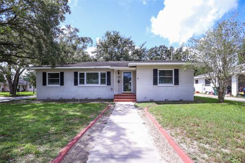 A home in LAKELAND