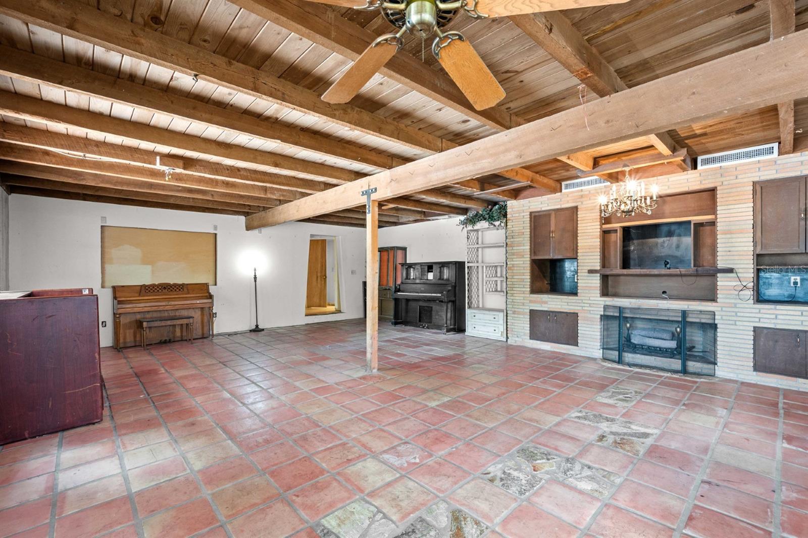 BELL SHOALS GARDENS - Residential