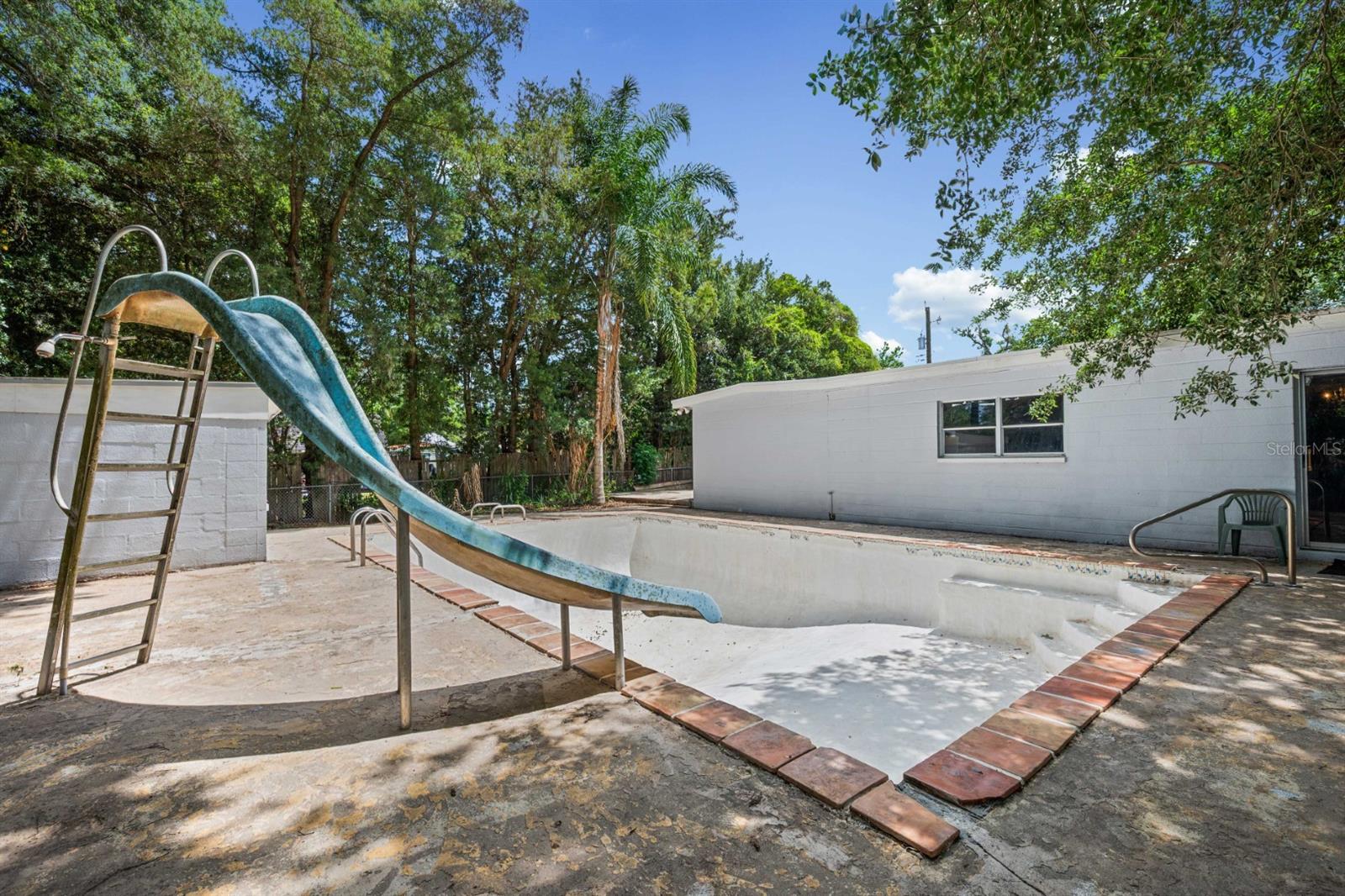 BELL SHOALS GARDENS - Residential