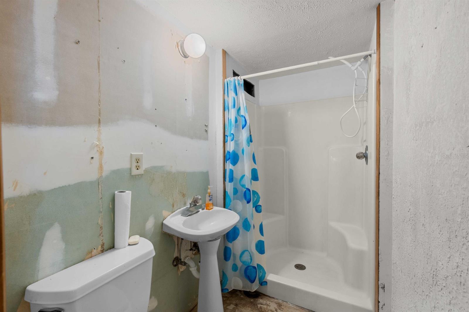 BELL SHOALS GARDENS - Residential