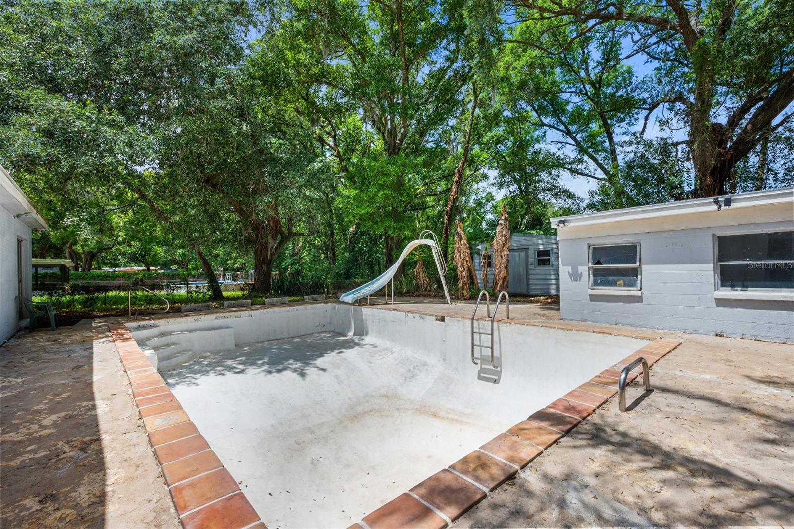 BELL SHOALS GARDENS - Residential