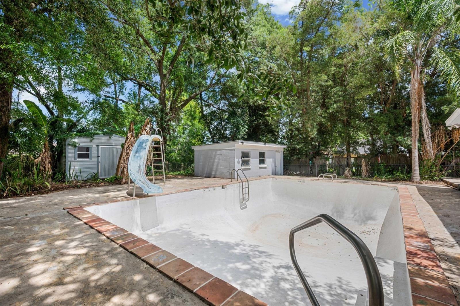 BELL SHOALS GARDENS - Residential