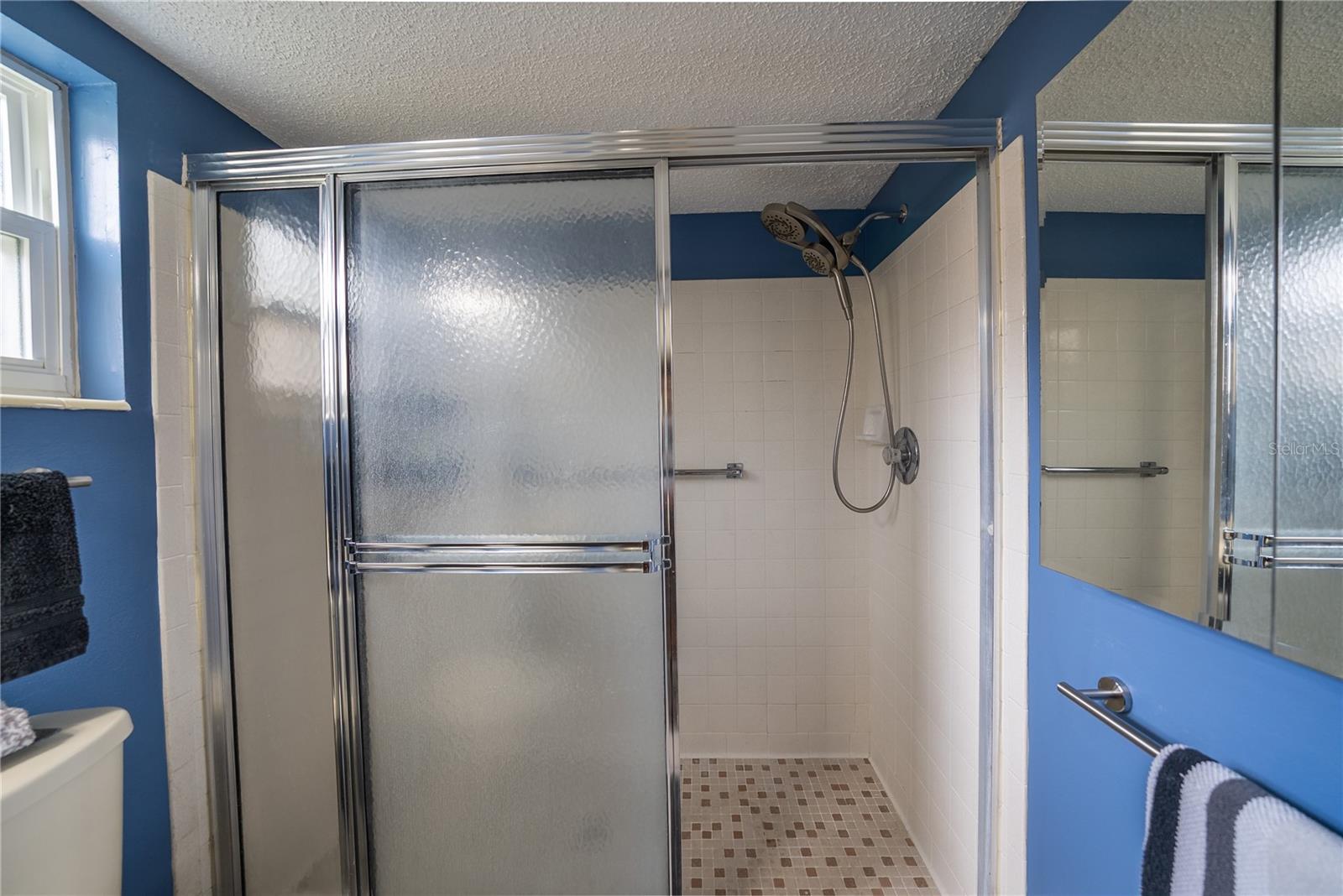 CIRCLE SQUARE WOODS - Residential