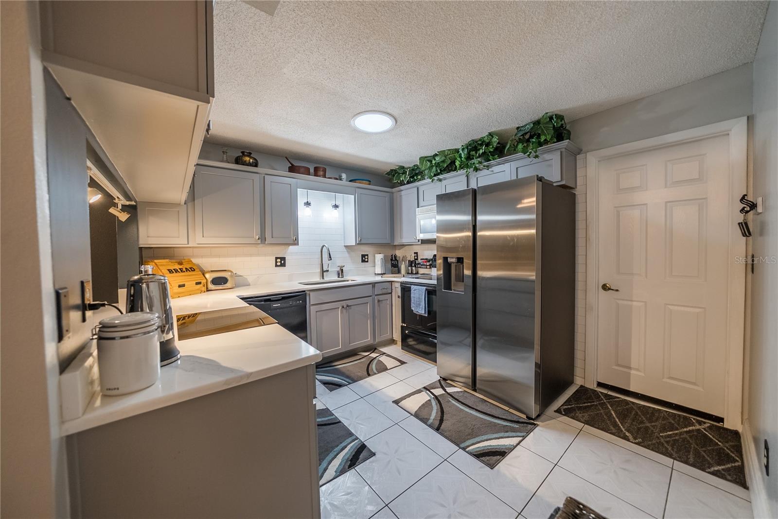 CIRCLE SQUARE WOODS - Residential