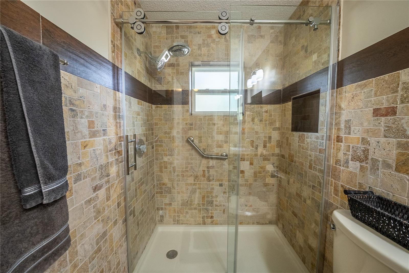 CIRCLE SQUARE WOODS - Residential