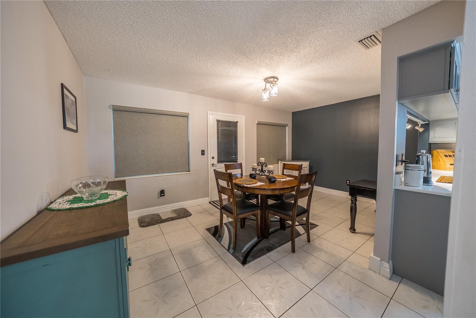 CIRCLE SQUARE WOODS - Residential