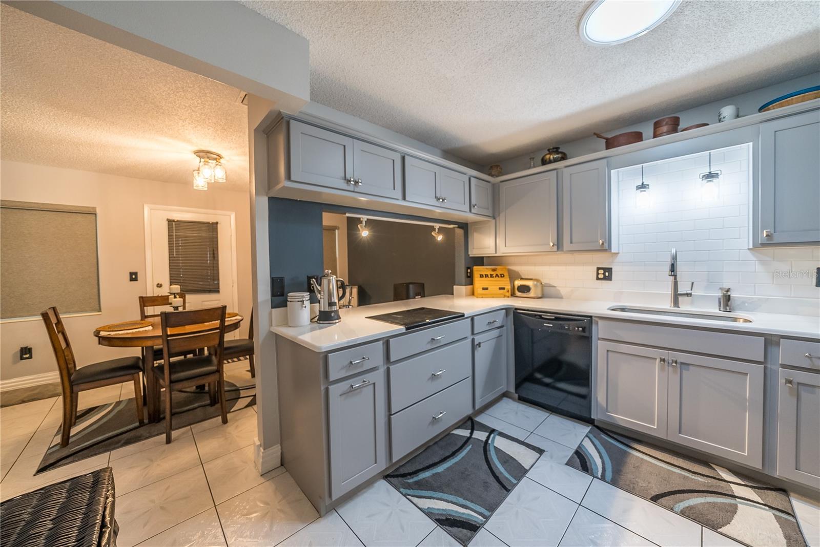 CIRCLE SQUARE WOODS - Residential