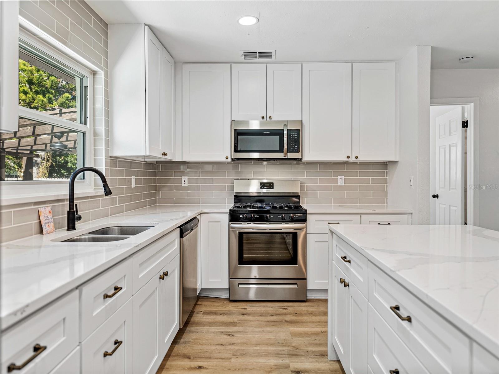 SHORE ACRES SEC 1 TWIN LAKES ADD - Residential