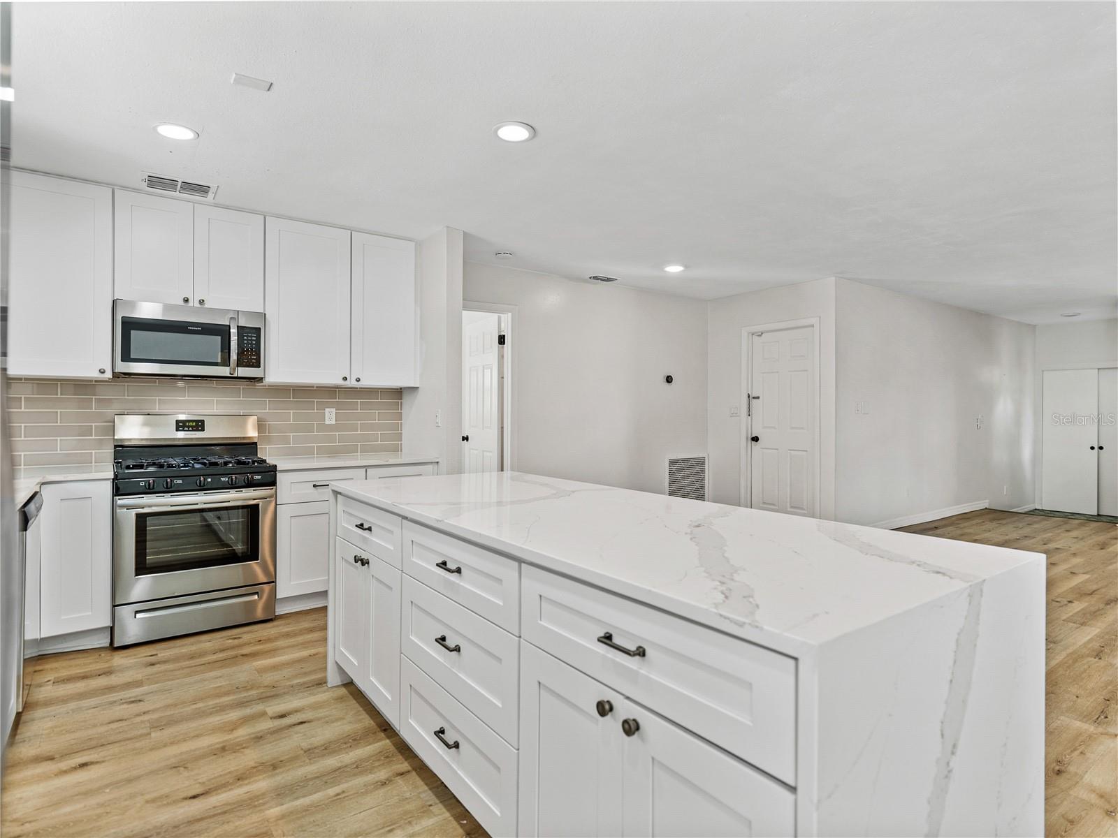 SHORE ACRES SEC 1 TWIN LAKES ADD - Residential