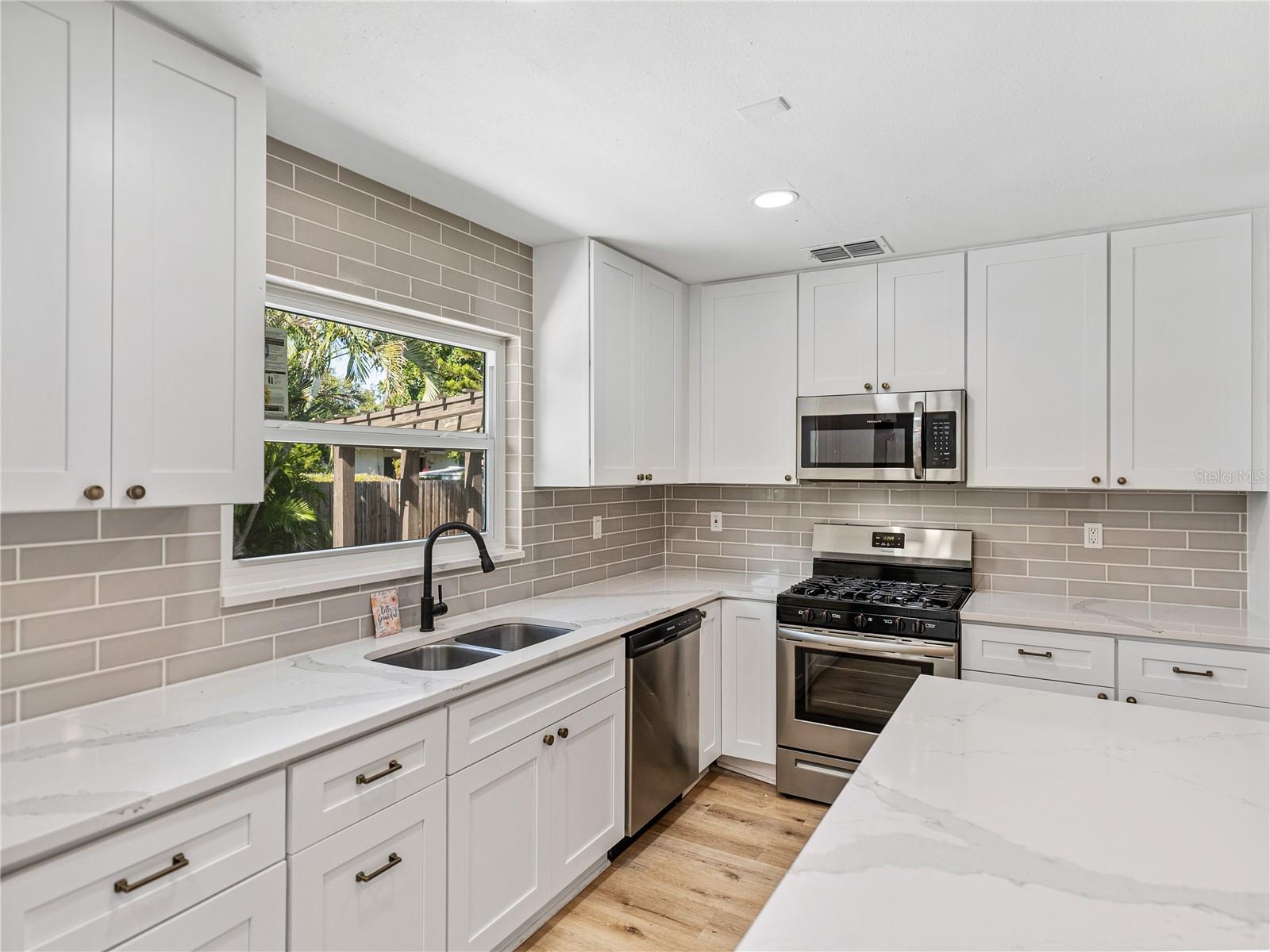 SHORE ACRES SEC 1 TWIN LAKES ADD - Residential