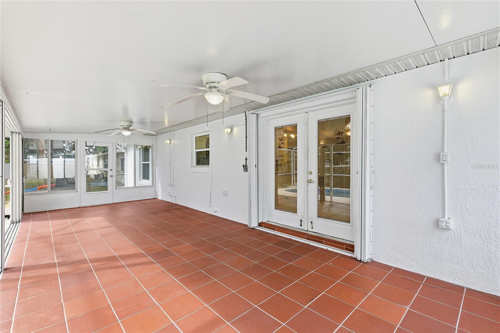 CITRUS MANOR - Residential