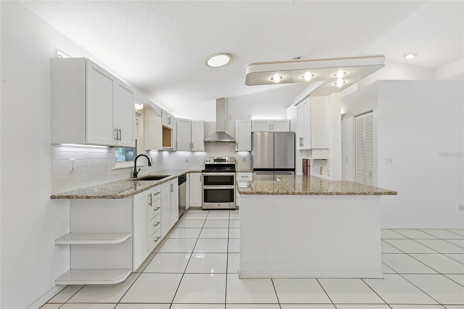 CITRUS MANOR - Residential