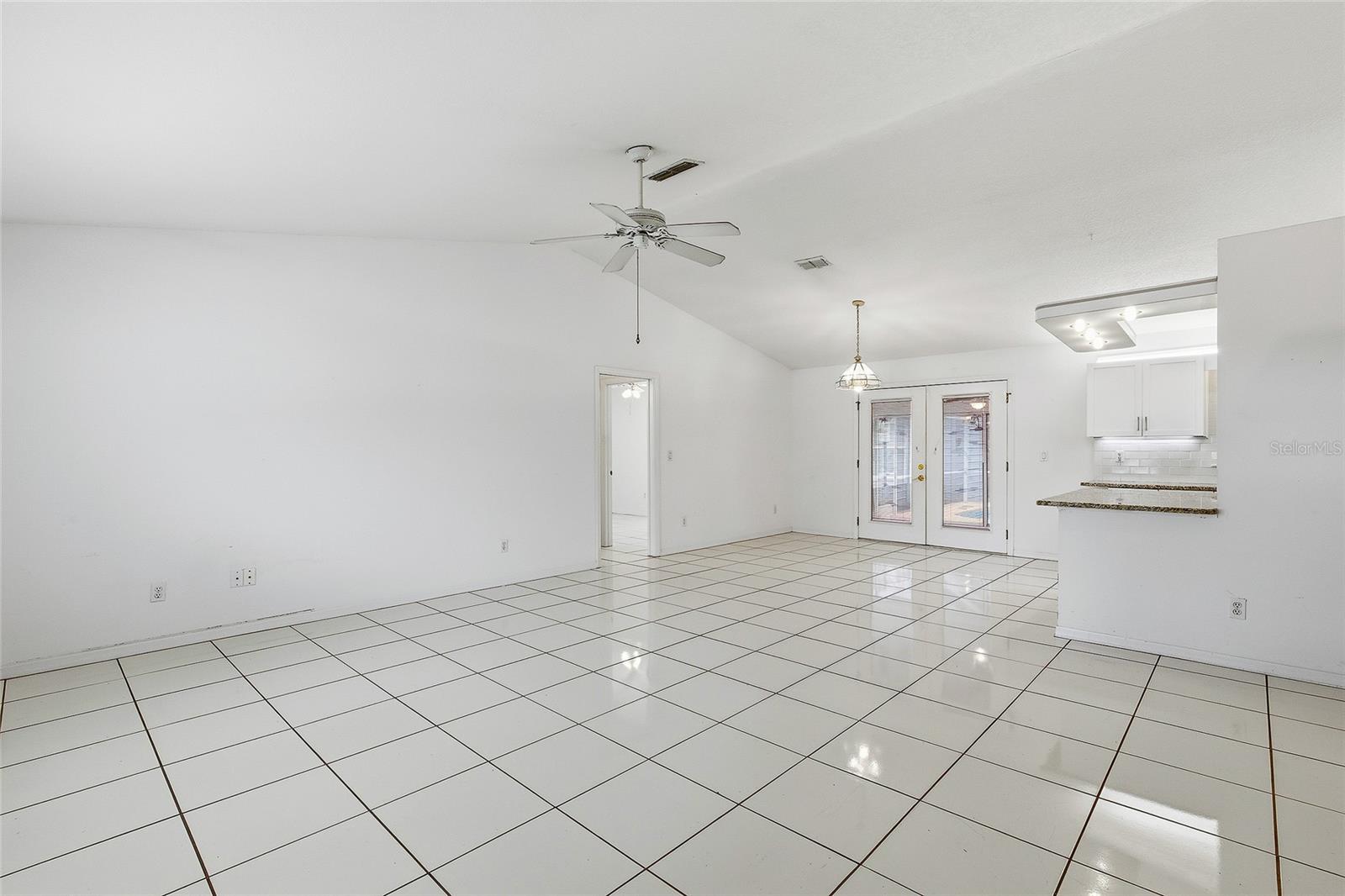 CITRUS MANOR - Residential