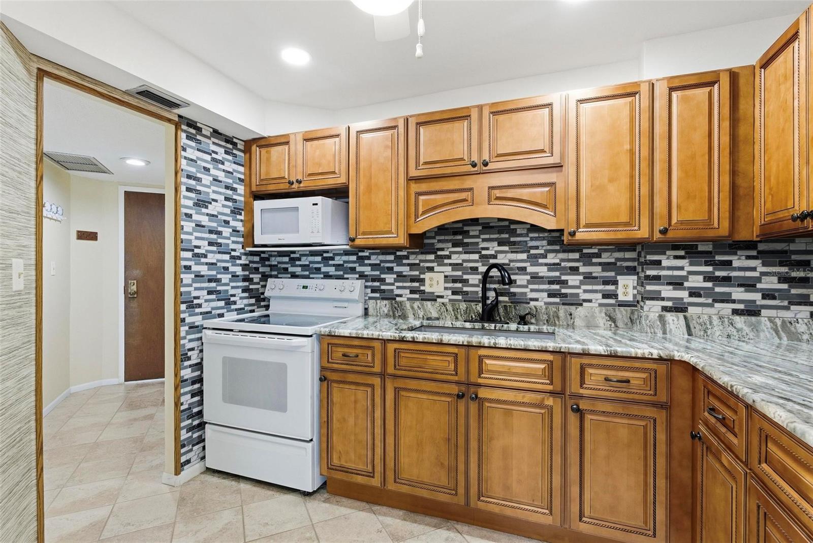 BAYSHORE BATH & TENNIS CLUB CONDO - Residential