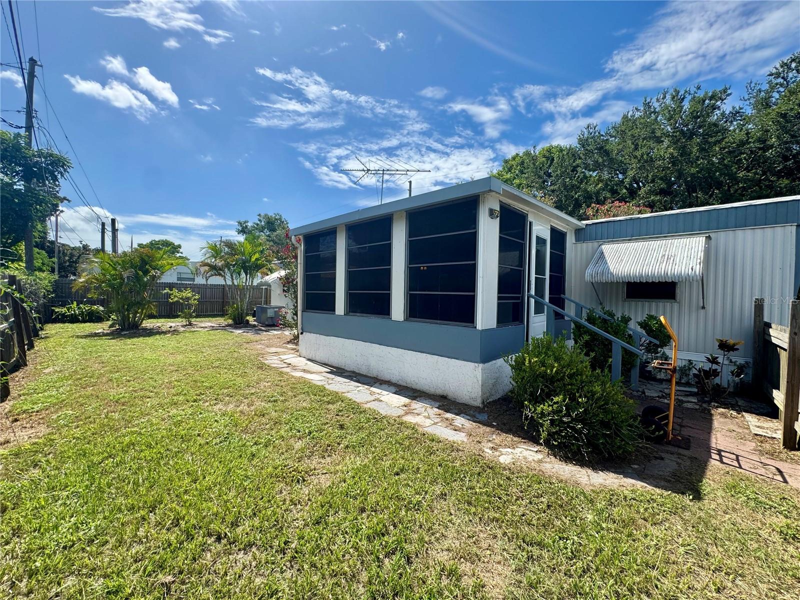 Super well-maintained 2 bed, 1 full bathroom and 1/2 bath, in a peaceful and calm community. This mobile home is less than half a mile away from 54th street, close to everything. Large fenced in yard , Renters insurance
$1450 month
$1450 deposit
TEXT Mindy for details