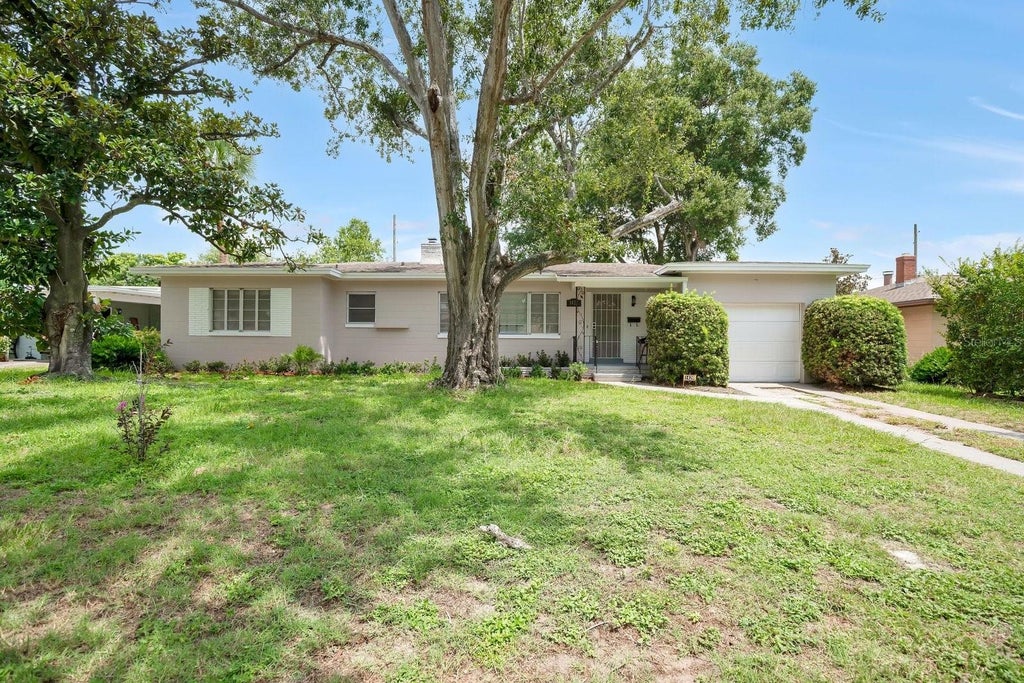 Photo of 1427 Bryn Mawr Street, Orlando, FL 32804 (MLS # O6430700)