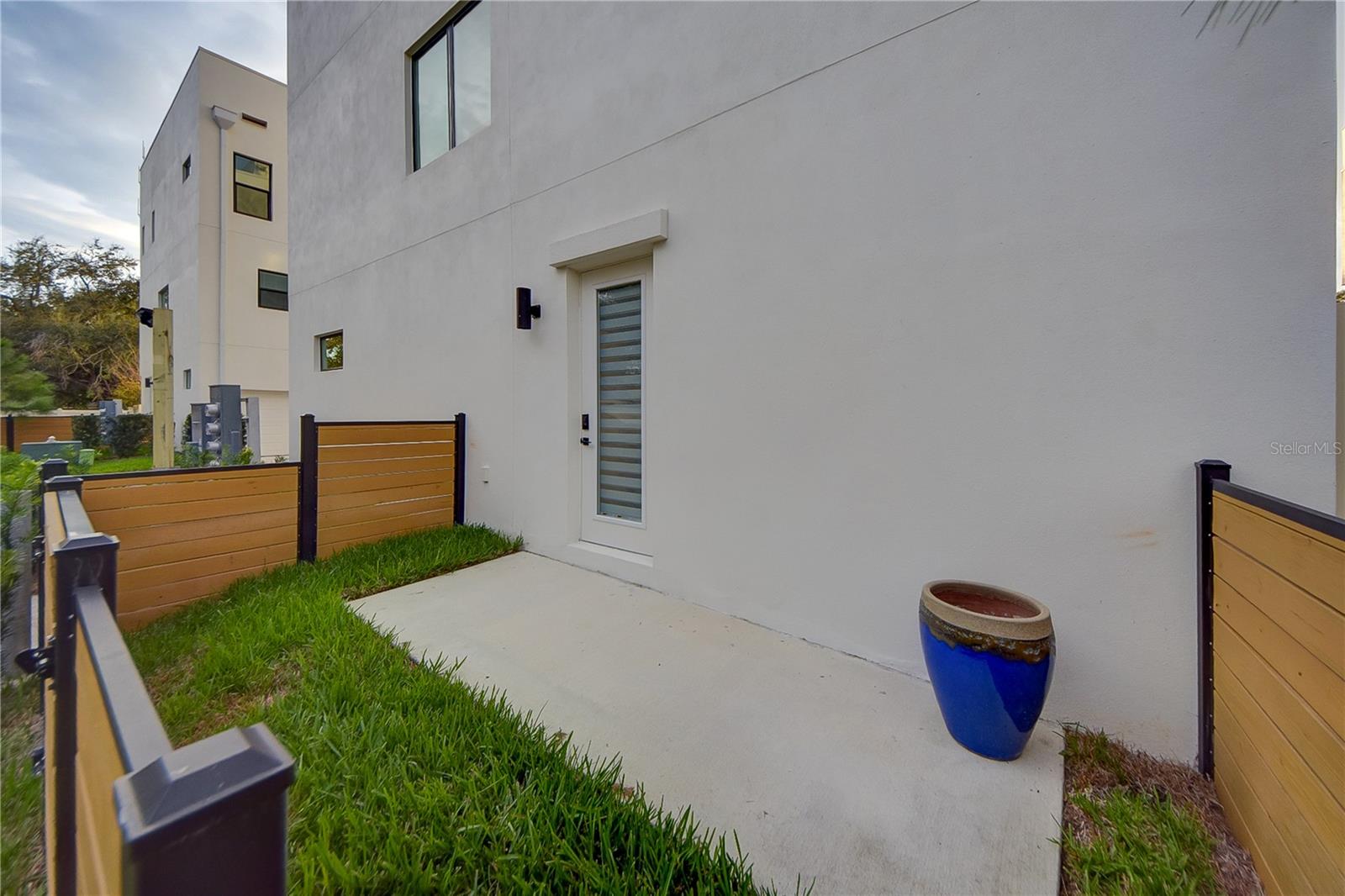 ALANTE TWNHMS - Residential Lease