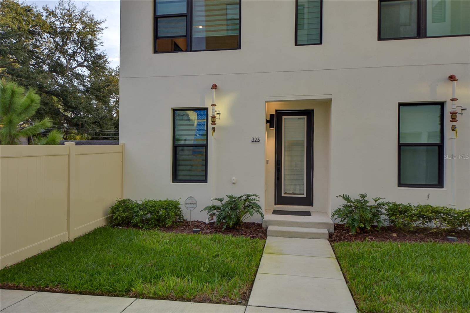 ALANTE TWNHMS - Residential Lease
