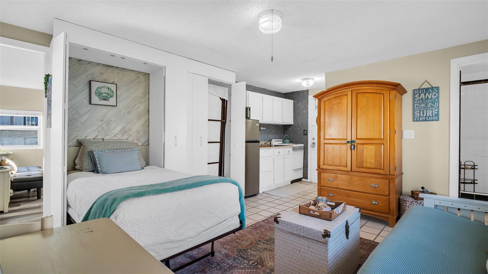 483 E SHORE DRIVE D4