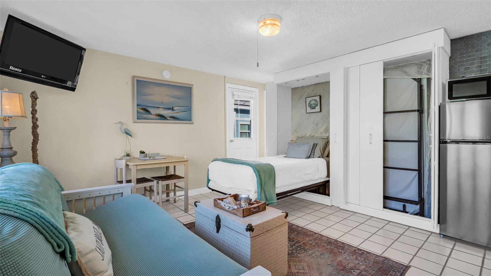 483 E SHORE DRIVE D4