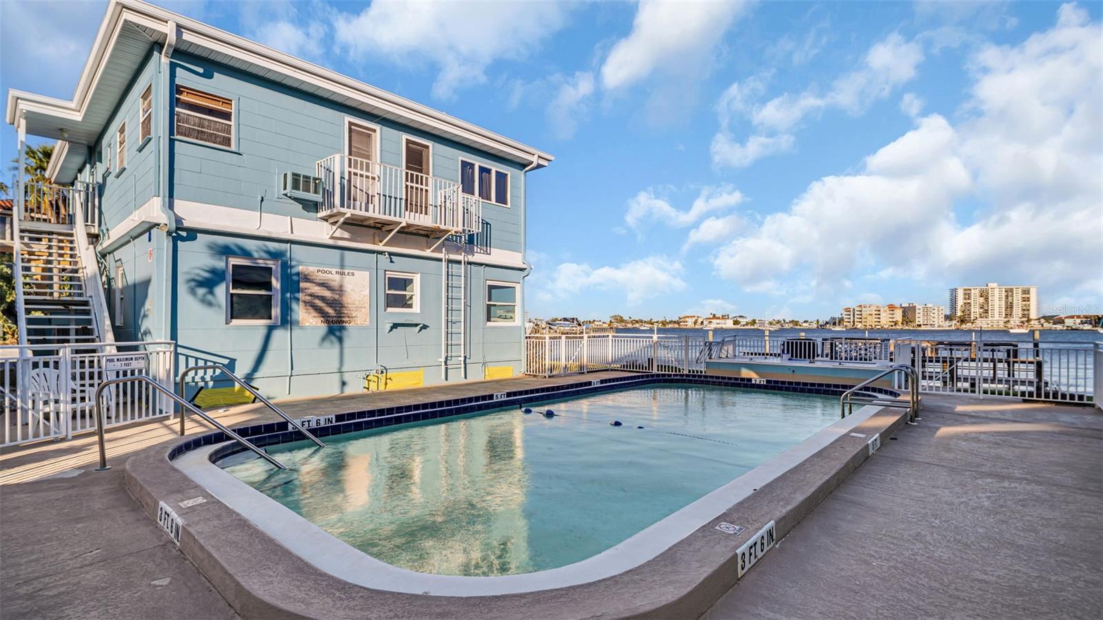 483 E SHORE DRIVE D4